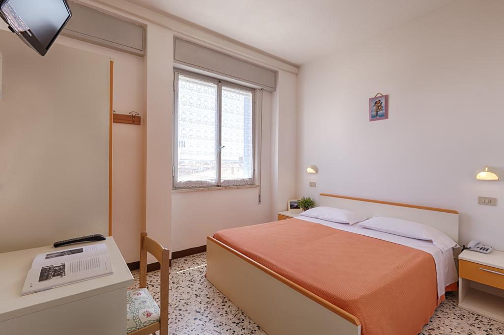 Hotel Dinarica Marotta Exterior photo